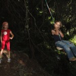 Der Wald gleich nebenan bietet ebenfalls Spielmöglichkeiten